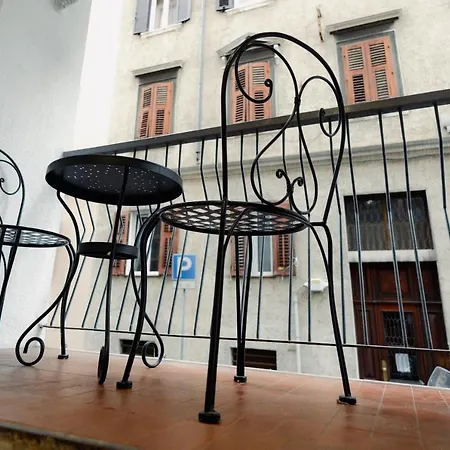 Centro Storico Moderno Trilocale Con Balcone *