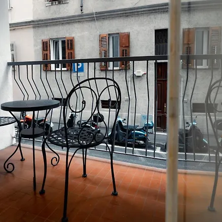 Centro Storico Moderno Trilocale Con Balcone *