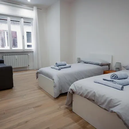 [centro Storico] Moderno Trilocale Con Balcone Trieste