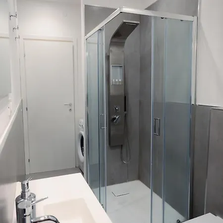 Centro Storico Moderno Trilocale Con Balcone Lägenhet Trieste