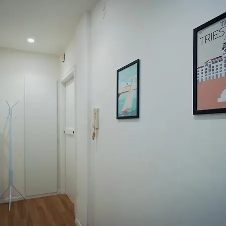 Centro Storico Moderno Trilocale Con Balcone Lägenhet Trieste