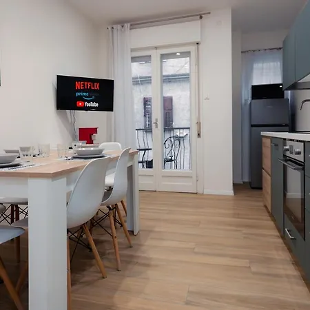 Centro Storico Moderno Trilocale Con Balcone Lägenhet *