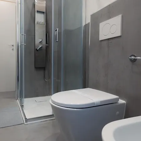 [centro Storico] Moderno Trilocale Con Balcone *