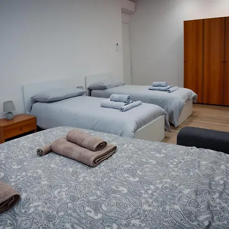 [centro Storico] Moderno Trilocale Con Balcone