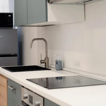 Centro Storico Moderno Trilocale Con Balcone Lägenhet *